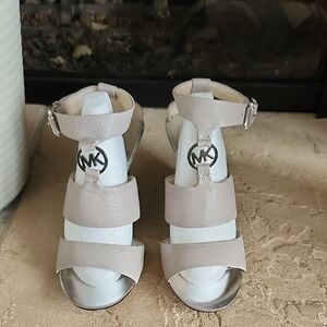 Michael Michael Kors Collection Women's Gray and Silver Sandals Size 10M